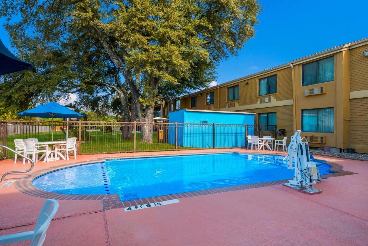 Surestay Plus Hotel By Best Western San Antonio North Exterior photo