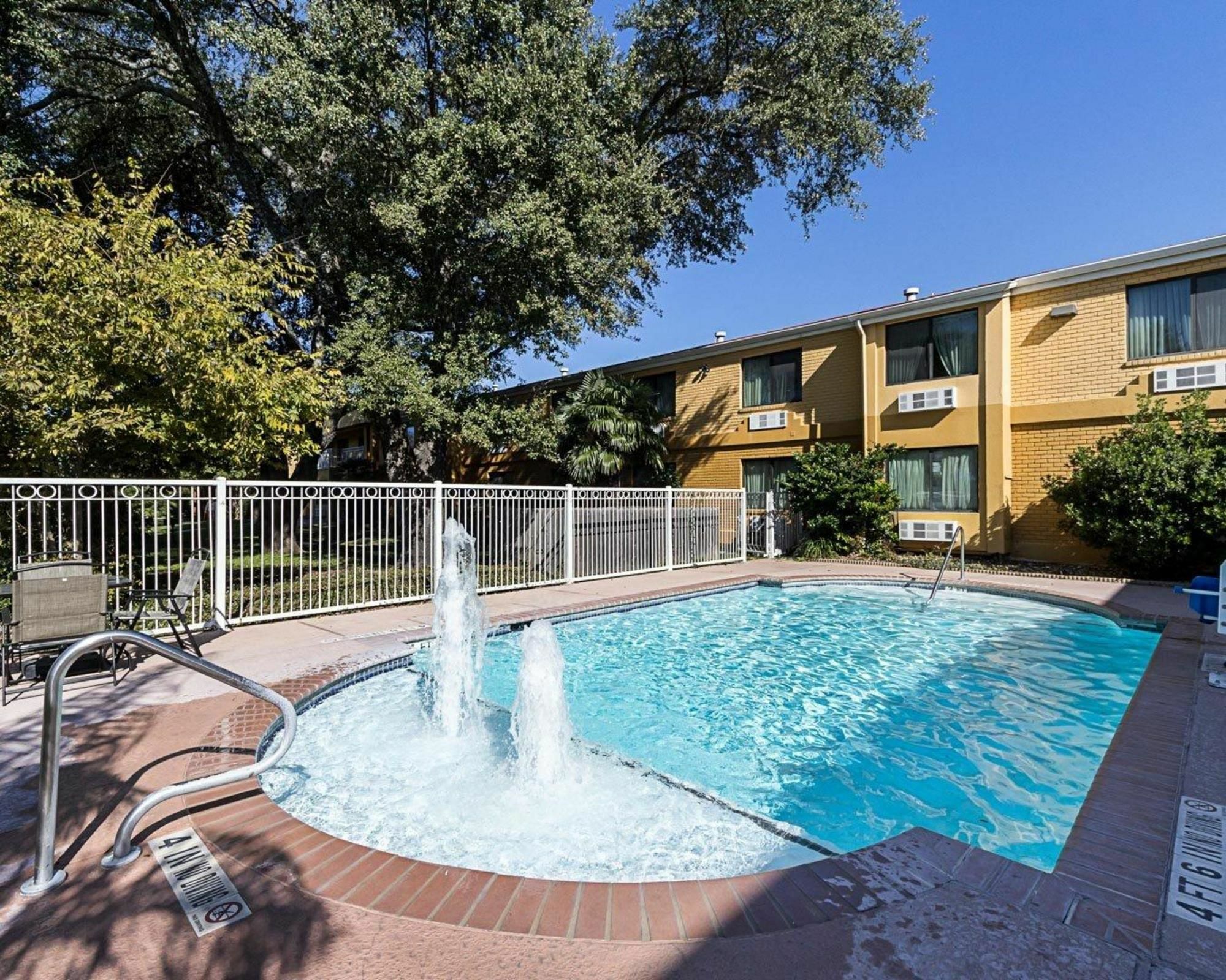 Surestay Plus Hotel By Best Western San Antonio North Exterior photo